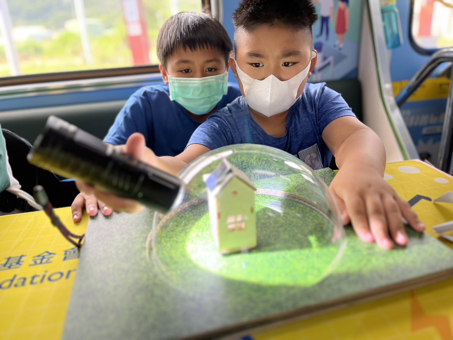 jiuyou.com參與基礎科學主題車廂，以STEAM教學精神，設計「逐日科學家」、「太陽能工程師」以及「淨零建築師」三大能源科普課程和實驗